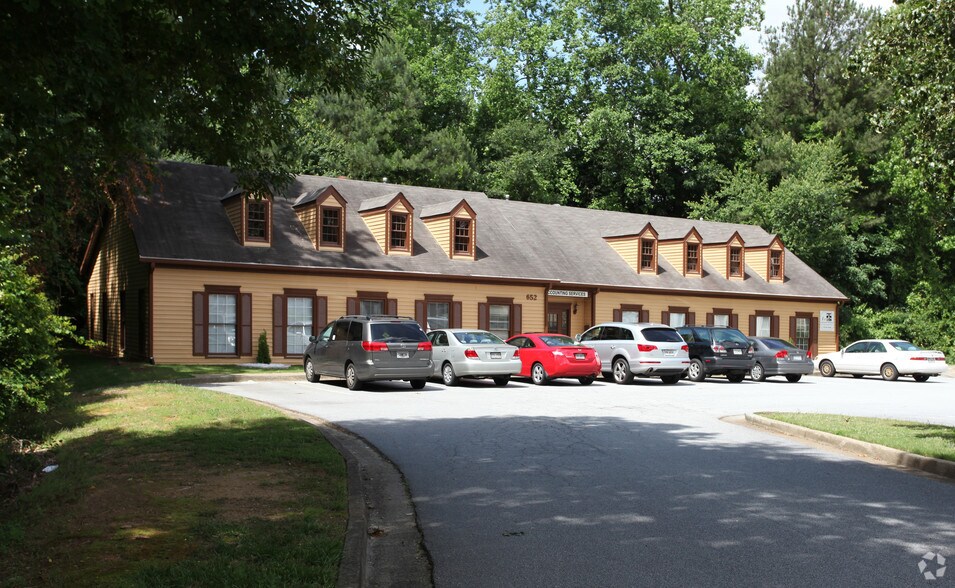 652 Exchange Pl, Lilburn, GA à louer - Photo du bâtiment - Image 1 de 13
