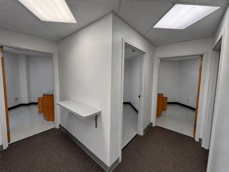27 Hospital Ave, Danbury, CT à louer - Photo du bâtiment - Image 3 de 8