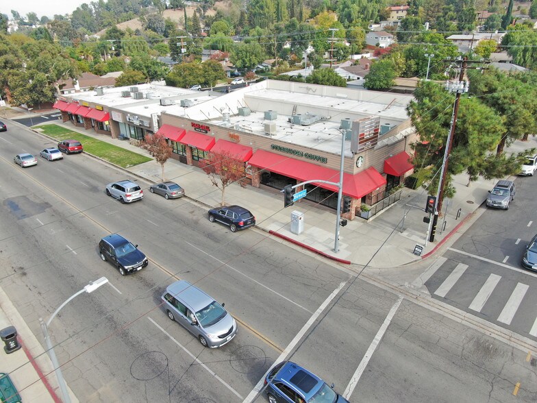 4900-4904 Topanga Canyon Blvd, Woodland Hills, CA à louer - Photo du bâtiment - Image 2 de 3