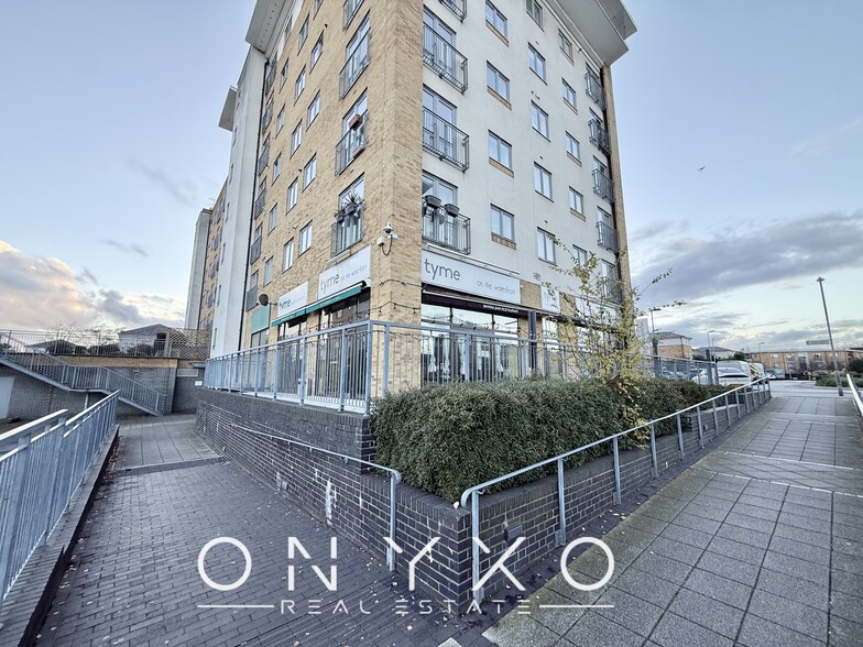 9 Higham Mews, Northolt for lease - Building Photo - Image 2 of 4