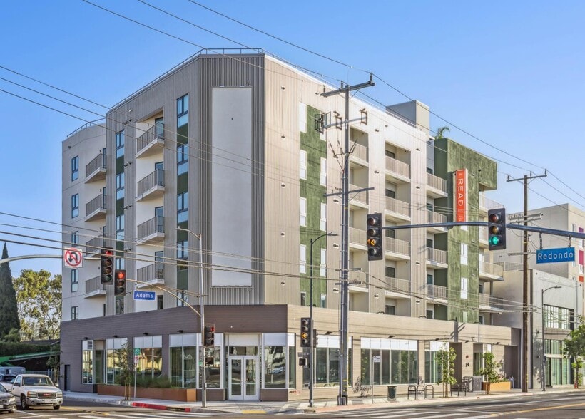 5217 W Adams Blvd, Los Angeles, CA à louer - Photo du bâtiment - Image 2 de 5