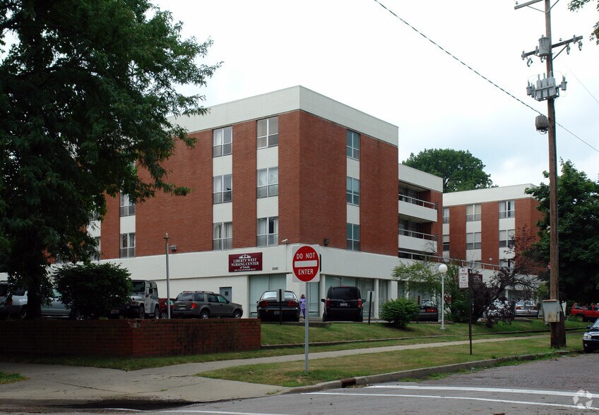 2051 Collingwood Blvd, Toledo, OH à vendre - Photo du bâtiment - Image 2 de 23
