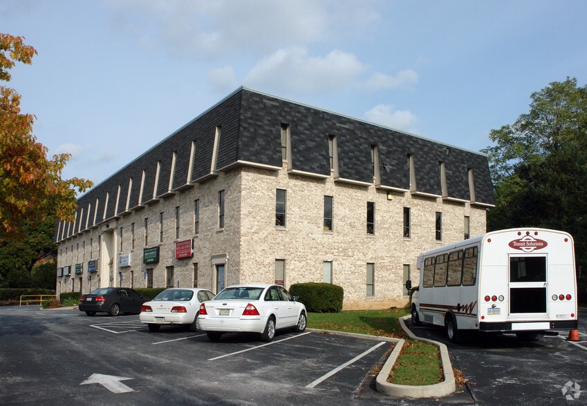 319 N Pottstown Pike, Exton, PA for lease - Building Photo - Image 3 of 6