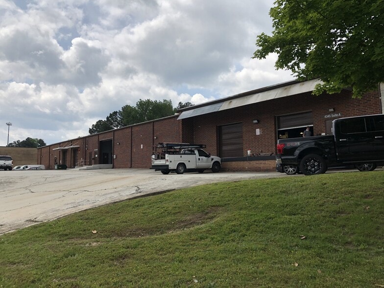 4345 Commerce Dr SW, Atlanta, GA for lease - Building Photo - Image 3 of 9