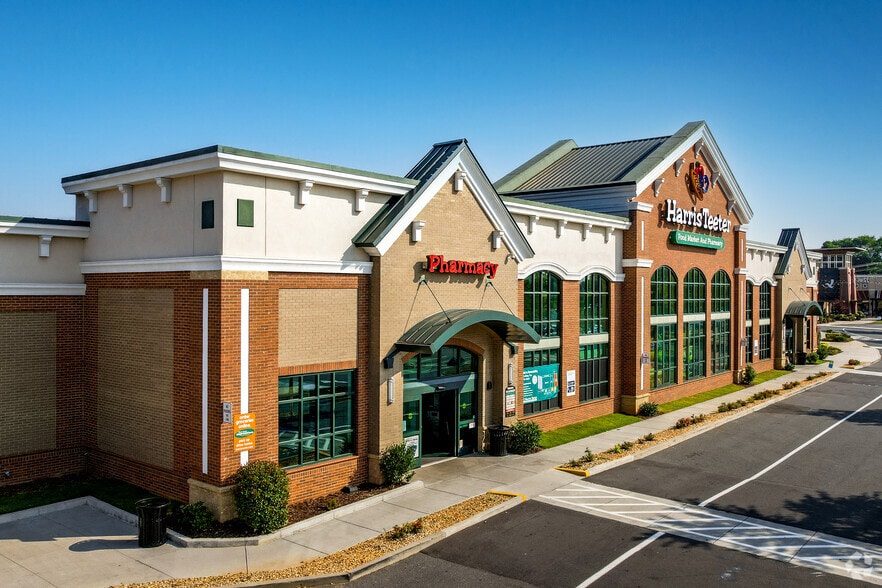 8400-8538 Park Rd, Charlotte, NC for lease - Building Photo - Image 2 of 14