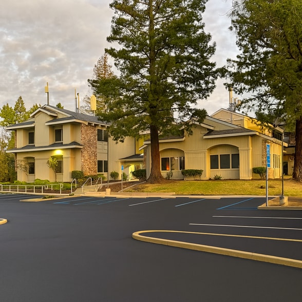5530 Birdcage St, Citrus Heights, CA à louer - Photo du bâtiment - Image 2 de 15