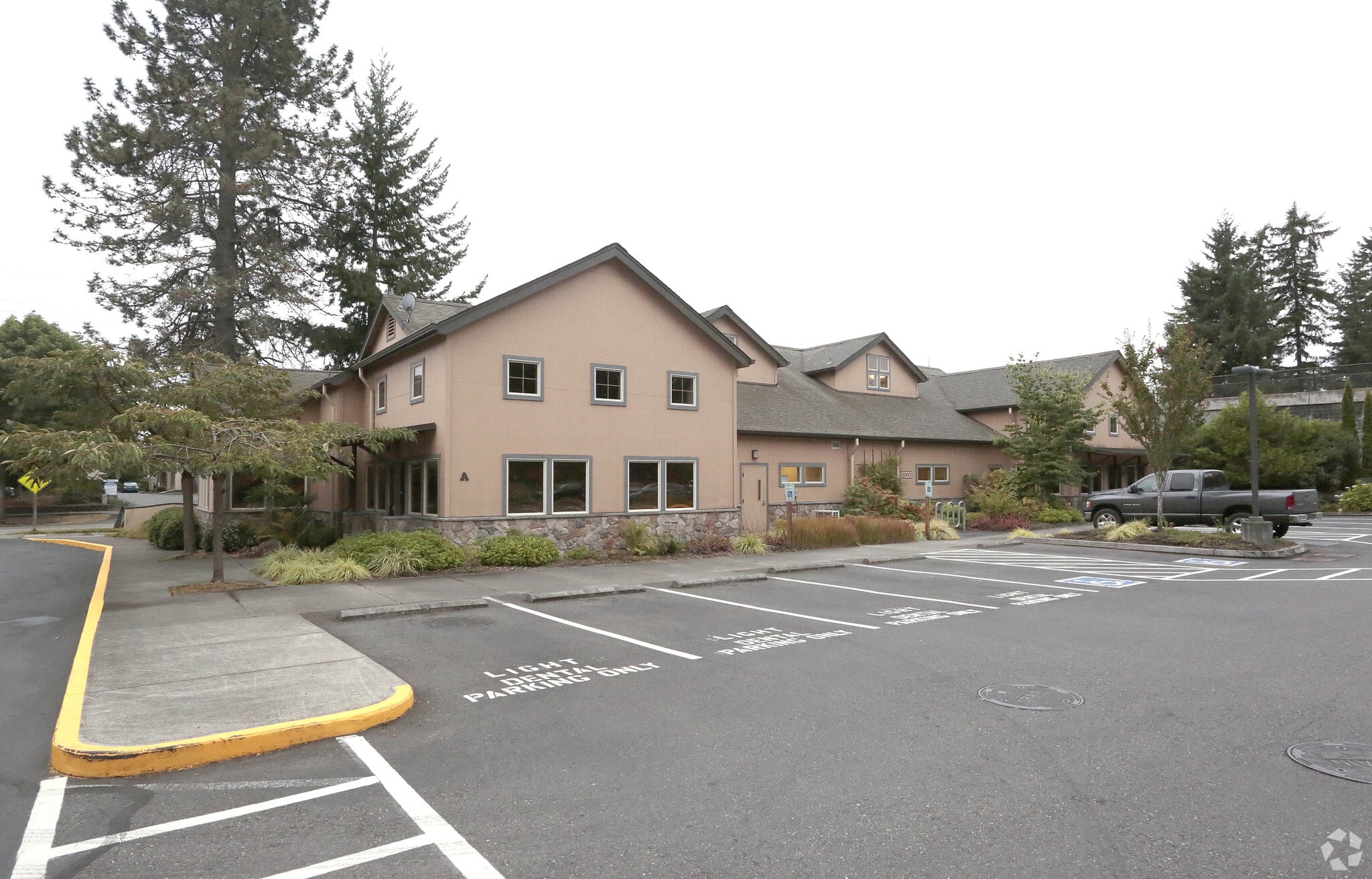 3910-3912 Martin Way E portfolio of 2 properties for sale on LoopNet.ca Primary Photo- Image 1 of 3