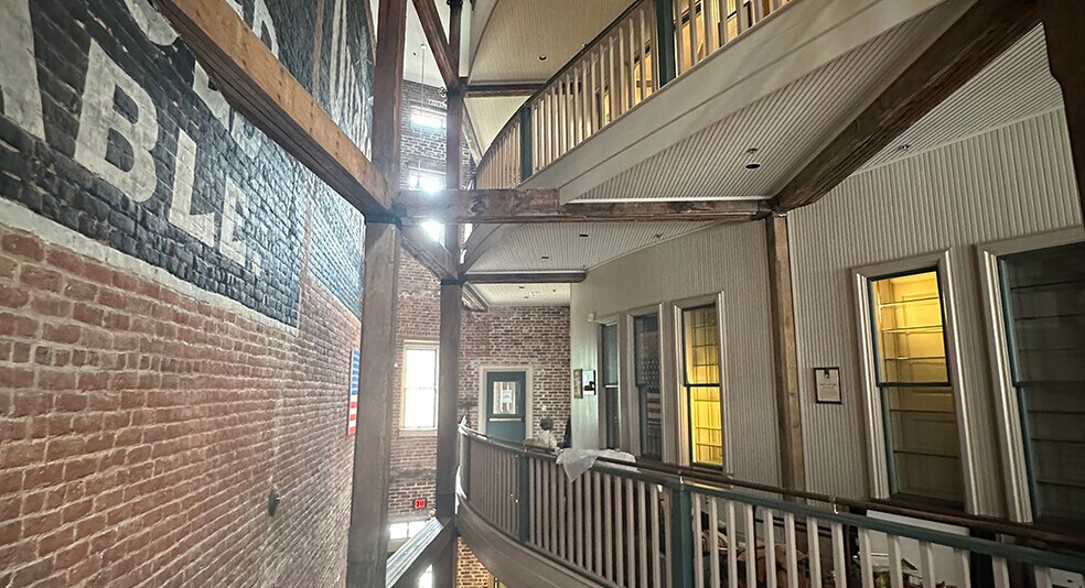 1 Middlebrook Ave, Staunton, VA à vendre - Photo du bâtiment - Image 2 de 5