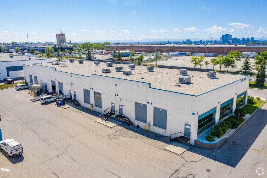 1420 28th St NE, Calgary, AB à louer - Photo du bâtiment - Image 2 de 3