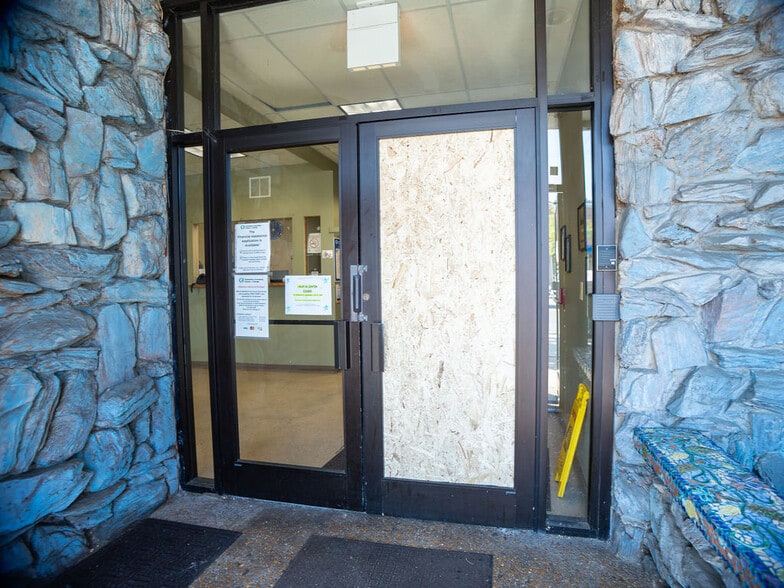 5710 N Broadway St, Chicago, IL for sale - Building Photo - Image 3 of 16