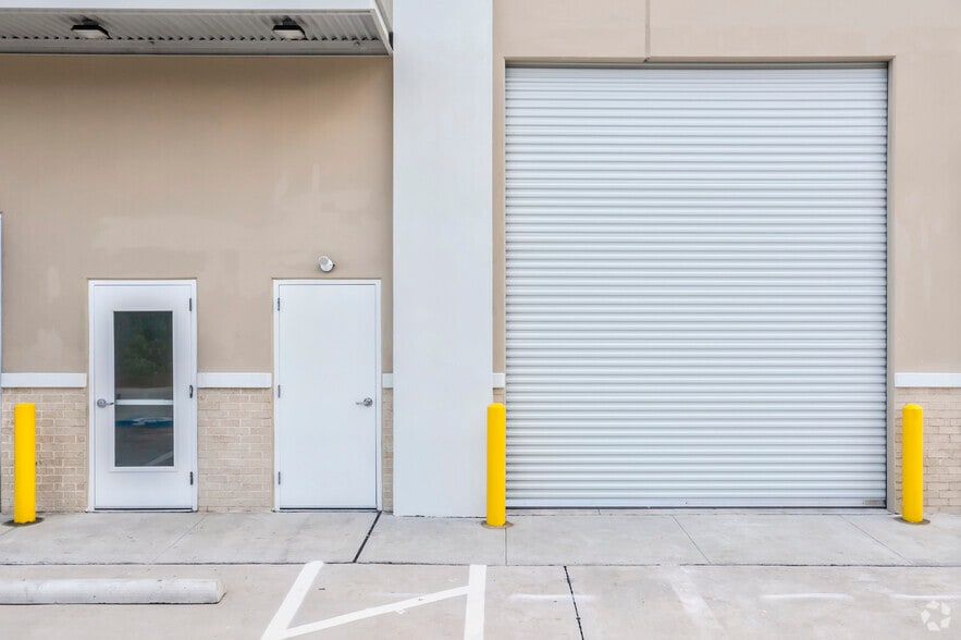 809 W Stephens St, Arlington, TX for sale - Building Photo - Image 2 of 5