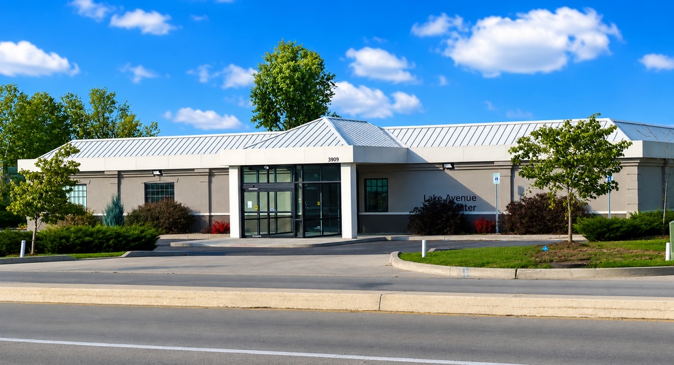 3909 Lake Ave, Fort Wayne, IN for sale - Building Photo - Image 2 of 8