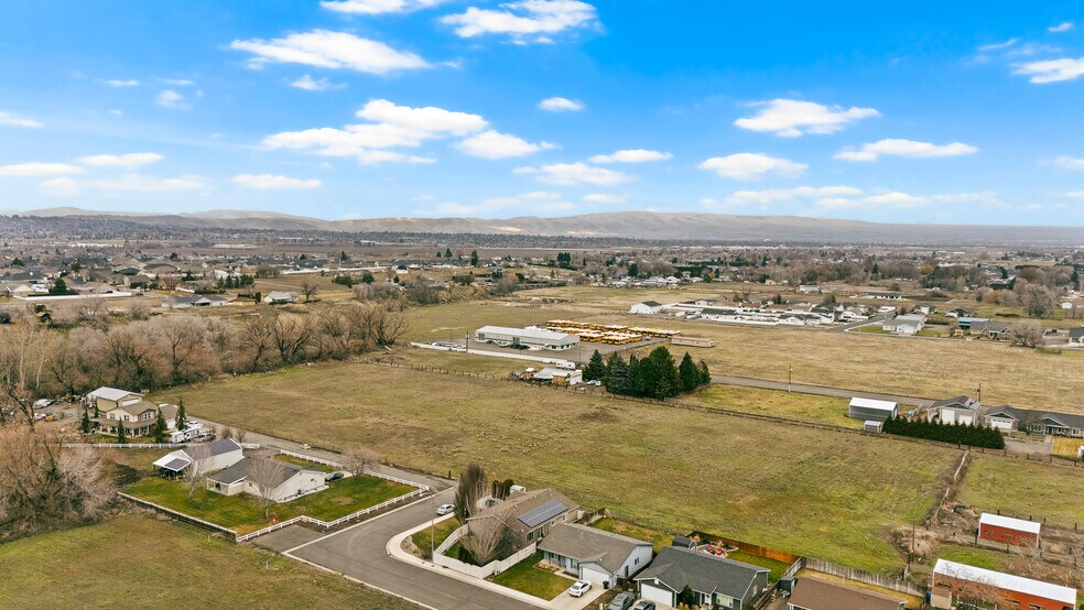 7703 Ahtanum Rd, Yakima, WA à vendre - Photo du bâtiment - Image 3 de 14