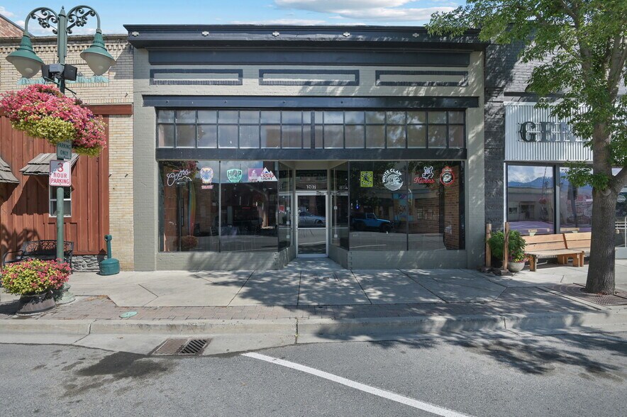 207 Main Ave, Chewelah, WA à vendre - Photo du bâtiment - Image 2 de 21