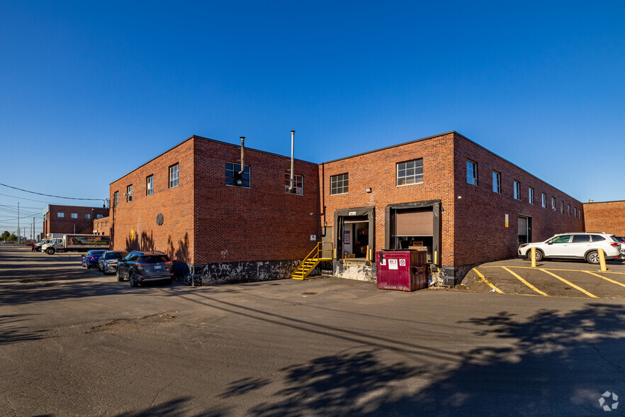 7000-7012 Ch De La Côte-De-Liesse, Montréal, QC à louer - Photo du bâtiment - Image 2 de 9