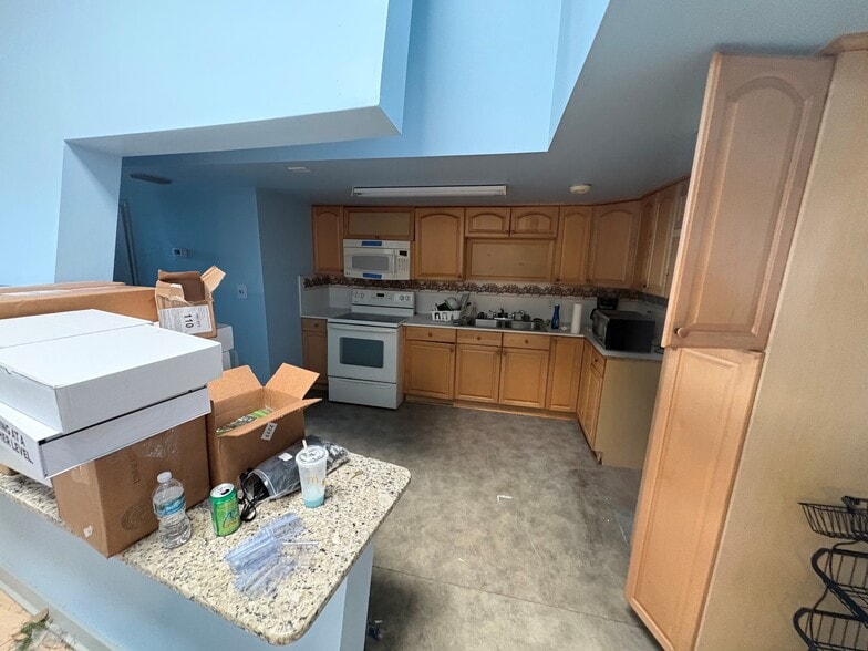 1113 E Cass St, Tampa, FL for lease - Building Photo - Image 3 of 13