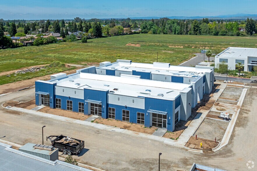 918 N Temperance Ave, Clovis, CA à louer - Photo du bâtiment - Image 2 de 3