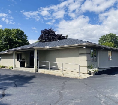 7701 W Barnard Ave, Greenfield, WI for lease - Building Photo - Image 2 of 10
