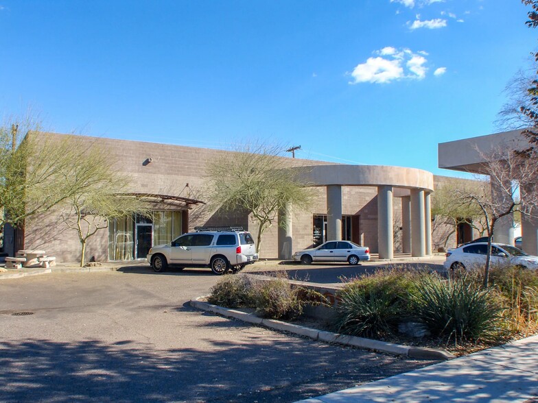 8801 N Central Ave, Phoenix, AZ for lease - Building Photo - Image 2 of 7