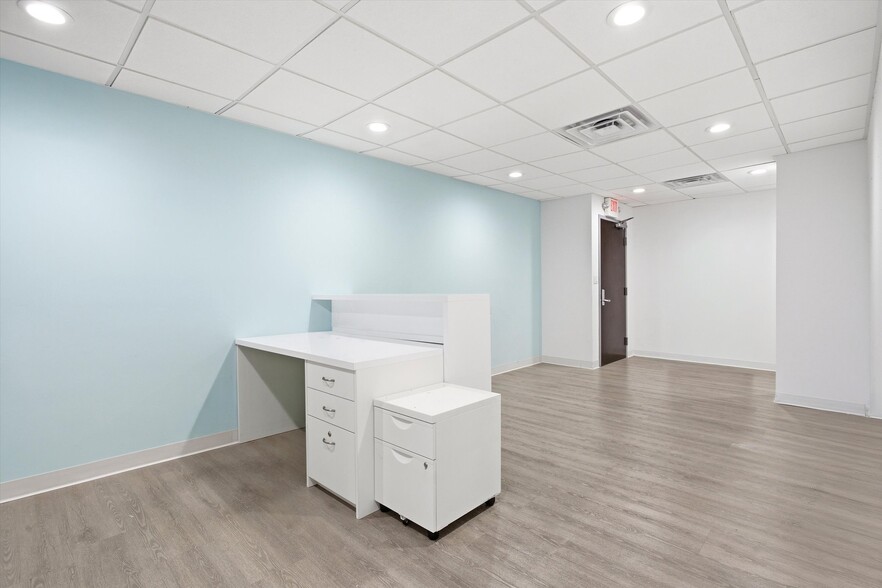 7300-7330 SW 62nd Pl, South Miami, FL for sale - Interior Photo - Image 3 of 9