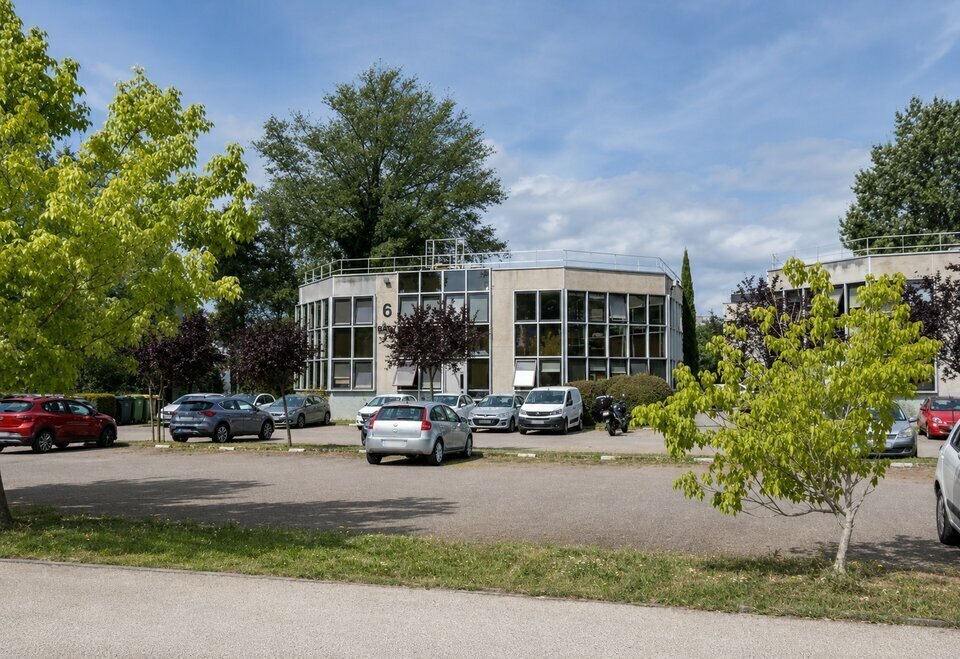 8 avenue de chavailles, Bruges for lease Building Photo- Image 1 of 10