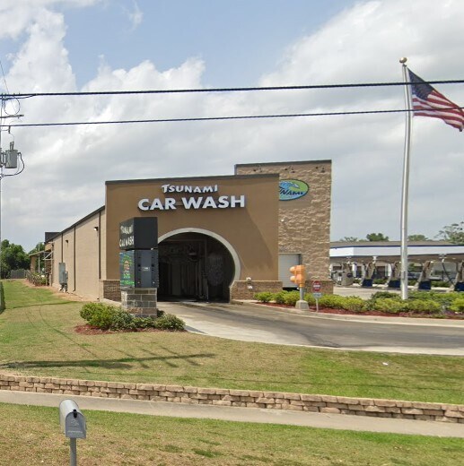 Tsunami Car Wash - Portfolio for Sale portefeuille de 3 propriétés à vendre sur LoopNet.ca Photo principale- Image 1 de 4
