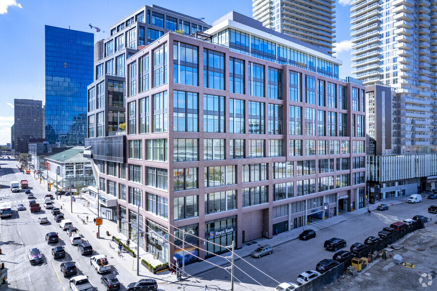 130 Queens Quay E, Toronto, ON à vendre - Photo principale - Image 1 de 1