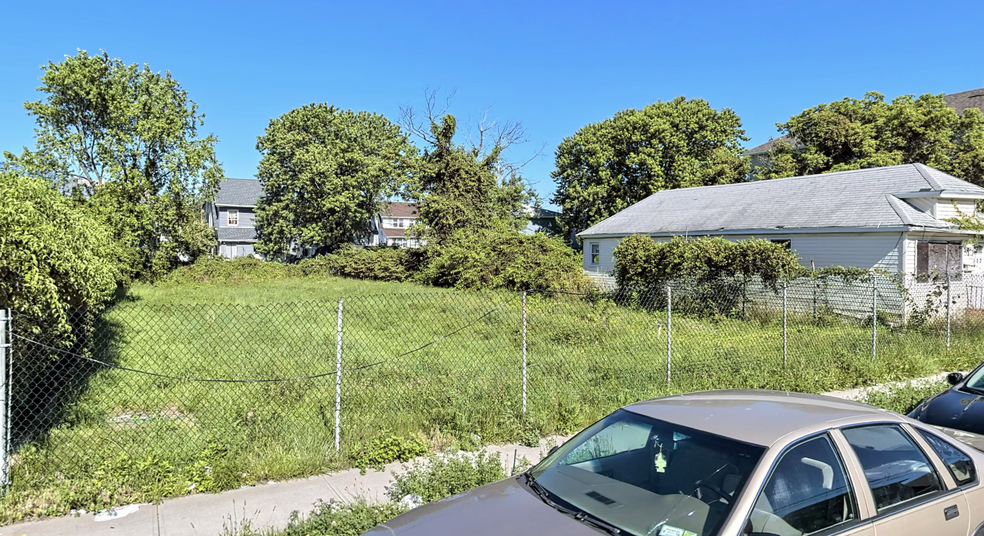 413 Beach 43rd St, Far Rockaway, NY for sale - Building Photo - Image 1 of 2