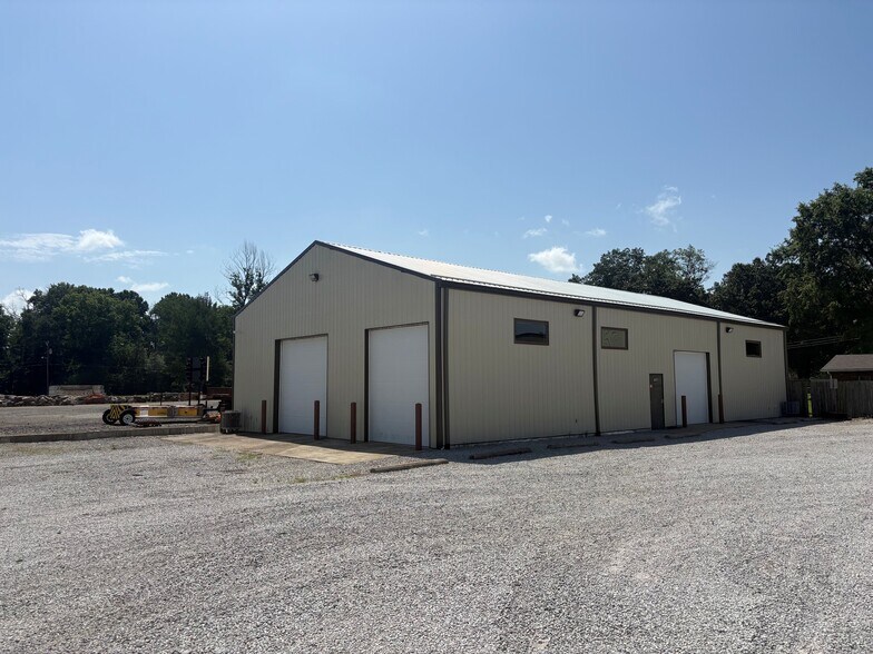 1698 E Davis Dr, Terre Haute, IN à louer - Photo du bâtiment - Image 1 de 12