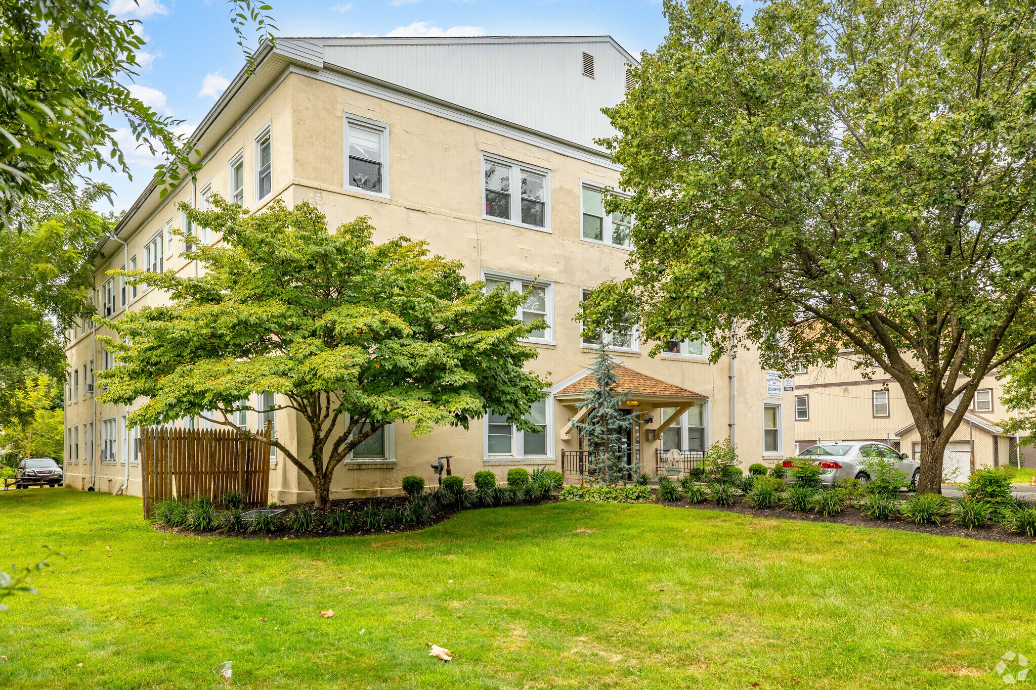 32 S Wycombe Ave, Lansdowne, PA for sale Primary Photo- Image 1 of 22