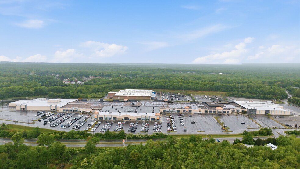 262 Swansea Mall Dr, Swansea, MA à louer - Photo du bâtiment - Image 3 de 12
