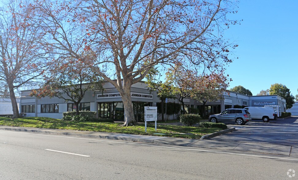 30993 Huntwood Ave, Hayward, CA à louer - Photo du bâtiment - Image 2 de 9