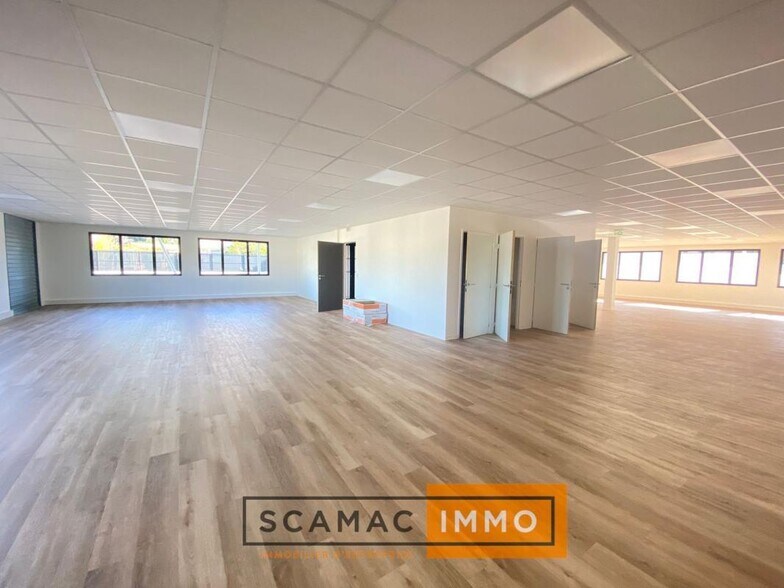 Office in Éguilles for lease - Interior Photo - Image 2 of 5