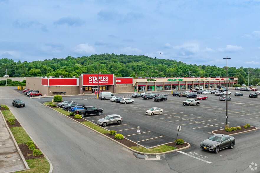 3718-3736 Milton Ave, Camillus, NY for lease - Primary Photo - Image 1 of 4