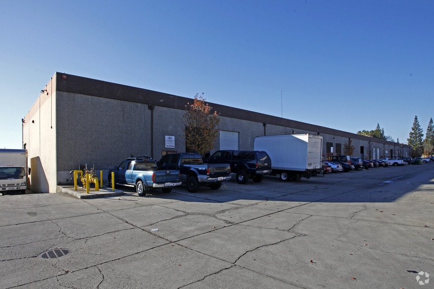 5304 Roseville Rd, North Highlands, CA for lease - Primary Photo - Image 1 of 3