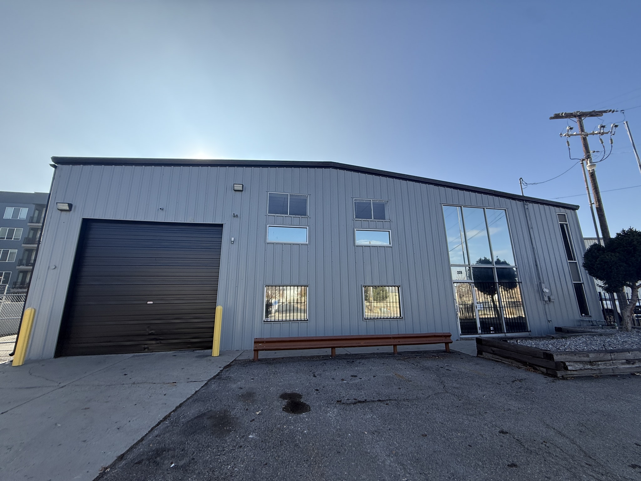 Harris Avenue Industrial - 2 Buildings portefeuille de 2 propriétés à vendre sur LoopNet.ca Photo principale- Image 1 de 6