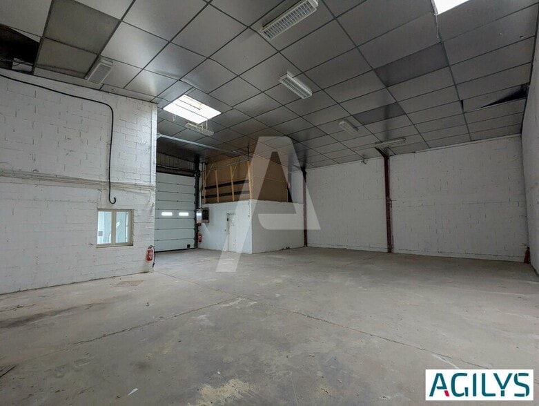 Flex in Saint-Michel-sur-Orge for lease - Building Photo - Image 3 of 9
