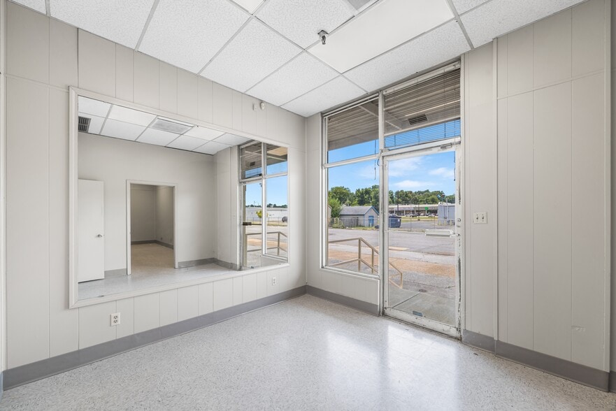 237-265 E Belz Blvd, Memphis, TN for lease - Building Photo - Image 3 of 8