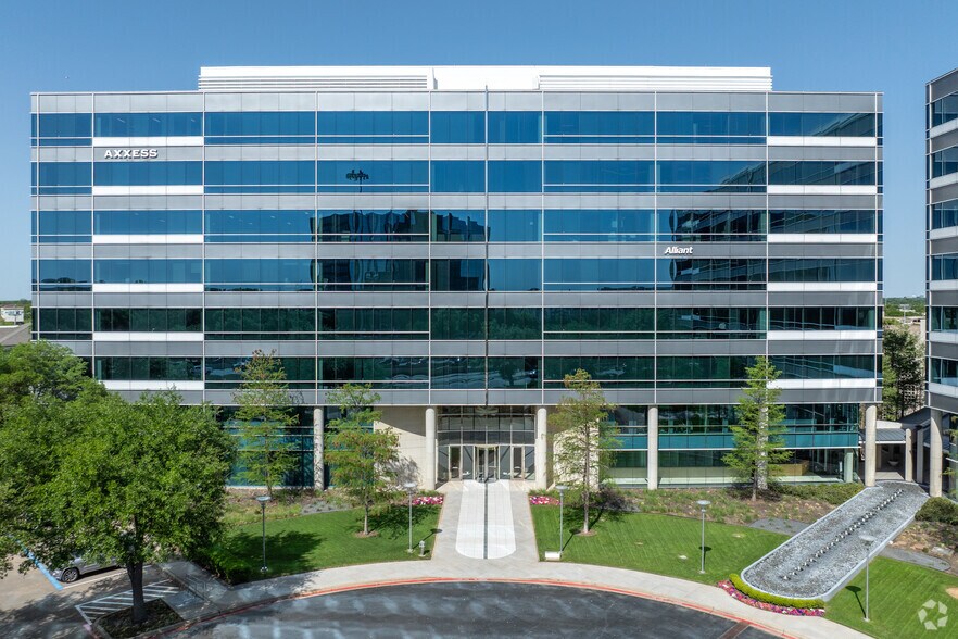 16000 N Dallas Pky, Dallas, TX à louer - Photo du bâtiment - Image 1 de 12