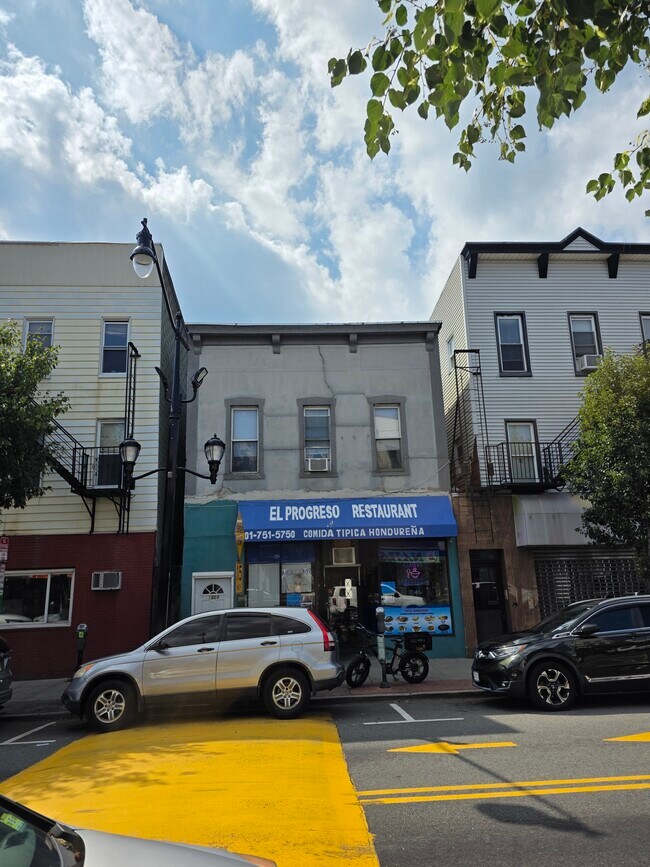 More details for 1309 Summit Ave, Union City, NJ - Retail for Sale