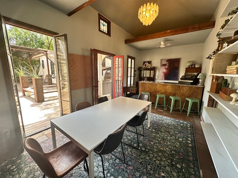 200 N Main St, Buda, TX à louer - Photo du bâtiment - Image 2 de 10