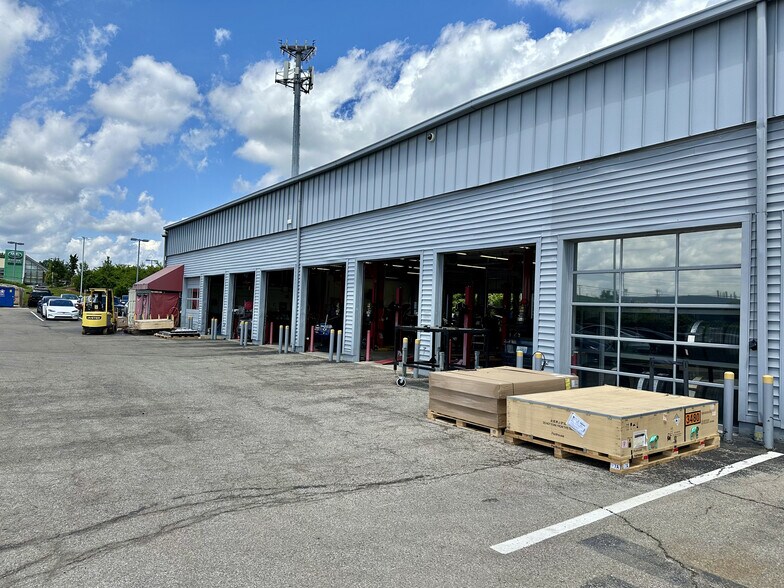 9111 Blue Ash Rd, Cincinnati, OH à louer - Photo du bâtiment - Image 2 de 9