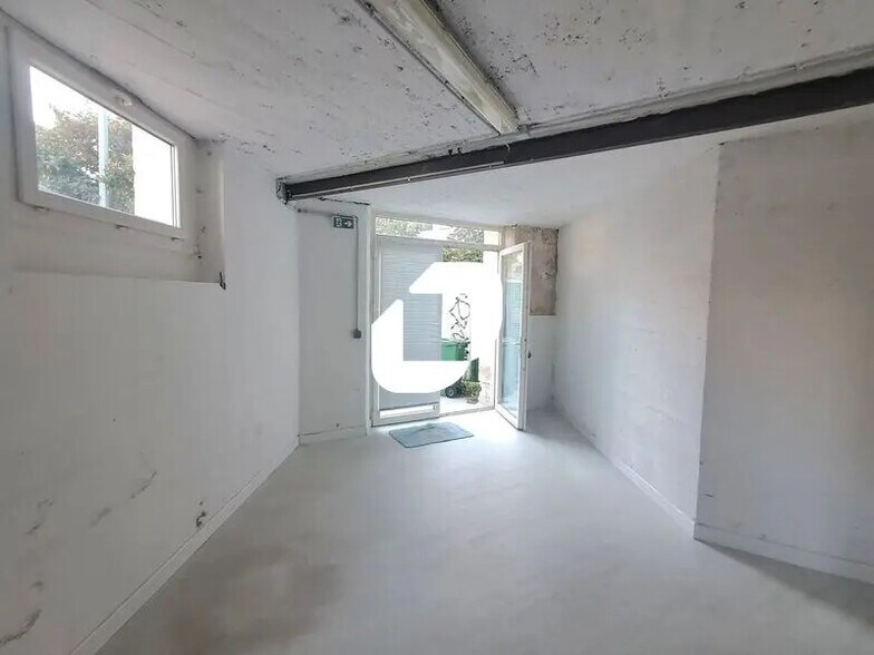 Office in Bordeaux for lease - Building Photo - Image 3 of 10