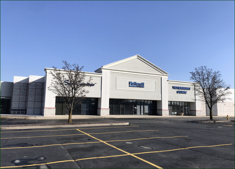 100-130 Commerce Ln, Fairview Heights, IL for sale - Building Photo - Image 1 of 1