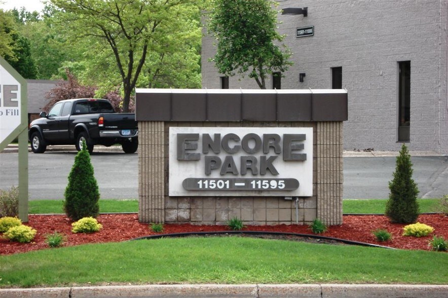 11501-11555 K Tel Dr, Minnetonka, MN à louer - Photo du bâtiment - Image 2 de 6