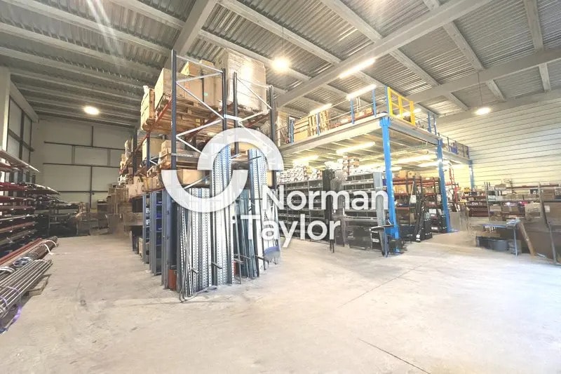 Flex in Montpellier for lease - Interior Photo - Image 1 of 6