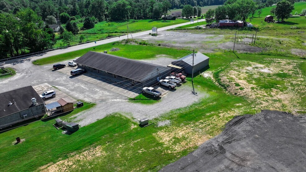 9-Unit Commercial Rental Investment portfolio of 2 properties for sale on LoopNet.ca - Building Photo - Image 2 of 28