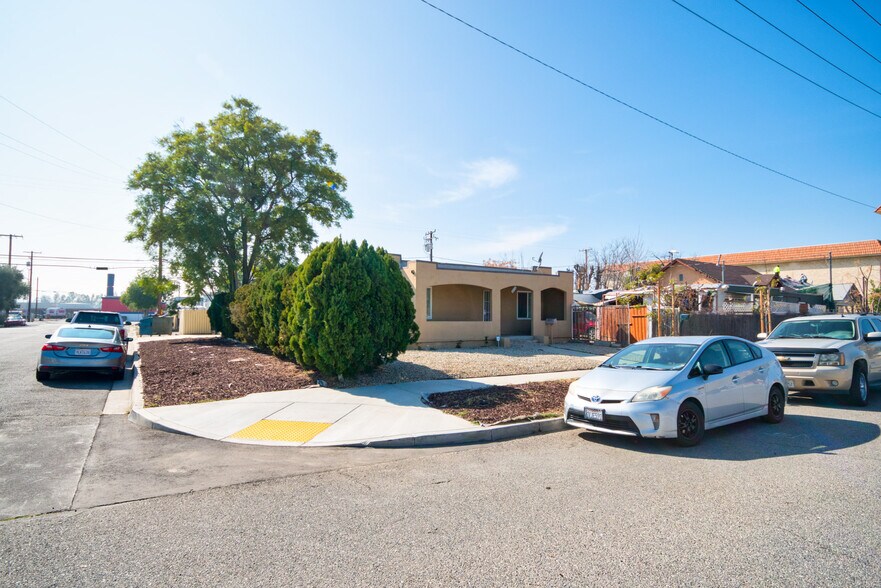 584 E H St, Colton, CA à vendre - Photo du bâtiment - Image 2 de 18