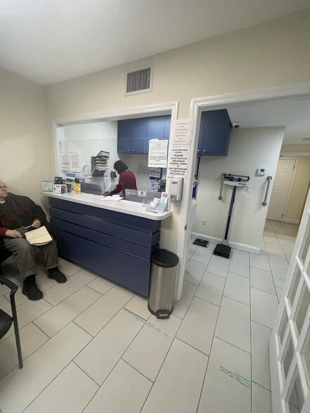 20619 Hillside Ave, Queens Village, NY for lease - Interior Photo - Image 2 of 7