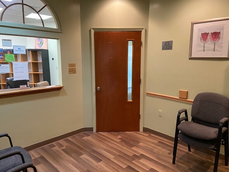 2433 Rt 516, Old Bridge, NJ for lease - Interior Photo - Image 2 of 17